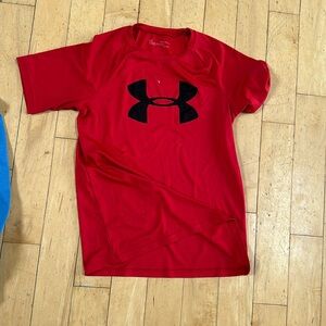 Under armor, red tee